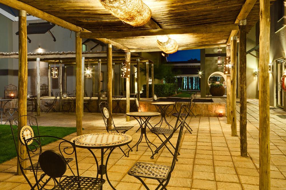 Protea Hotel By Marriott Bloemfontein Willow Lake Exterior foto