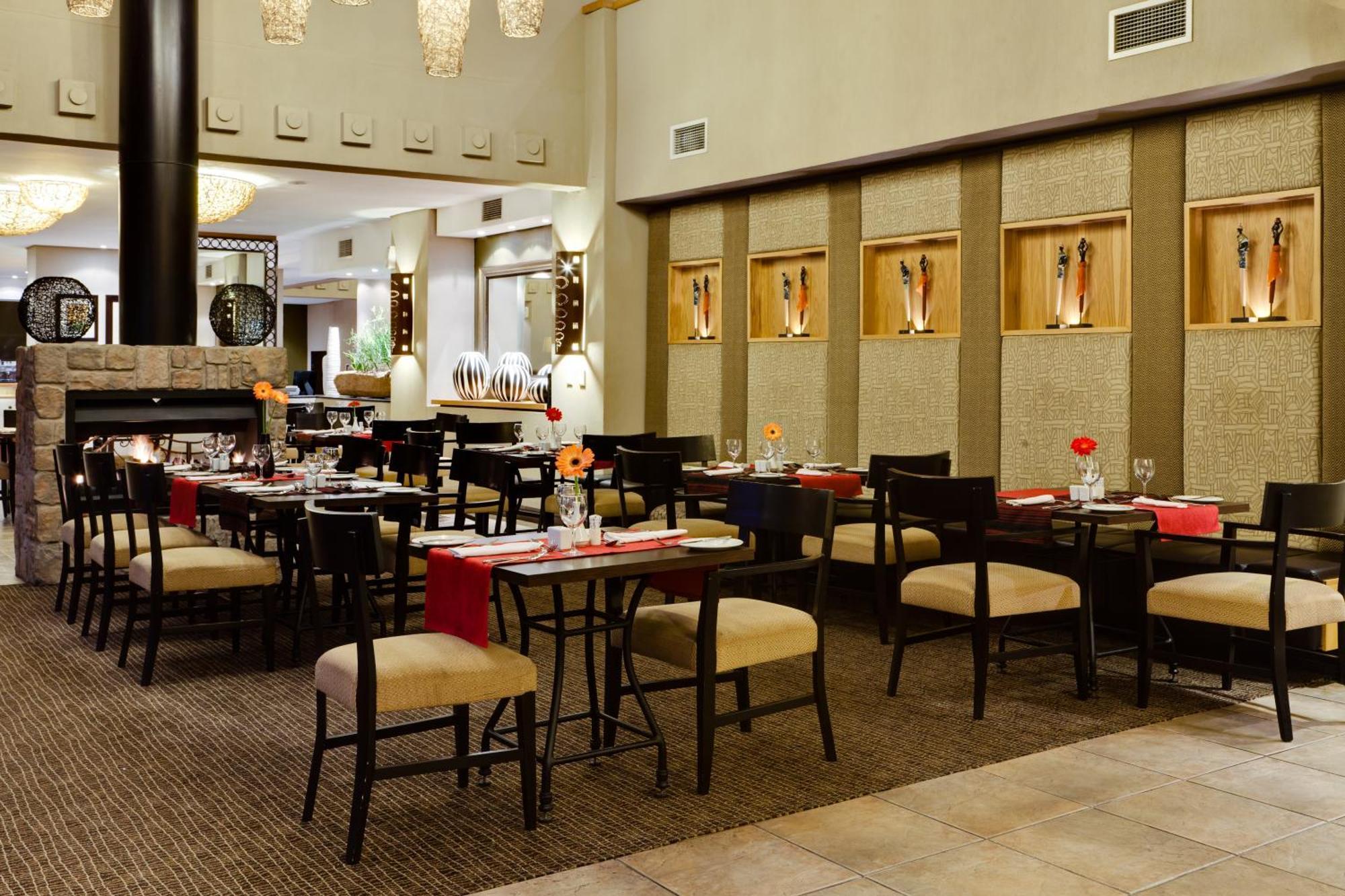 Protea Hotel By Marriott Bloemfontein Willow Lake Exterior foto