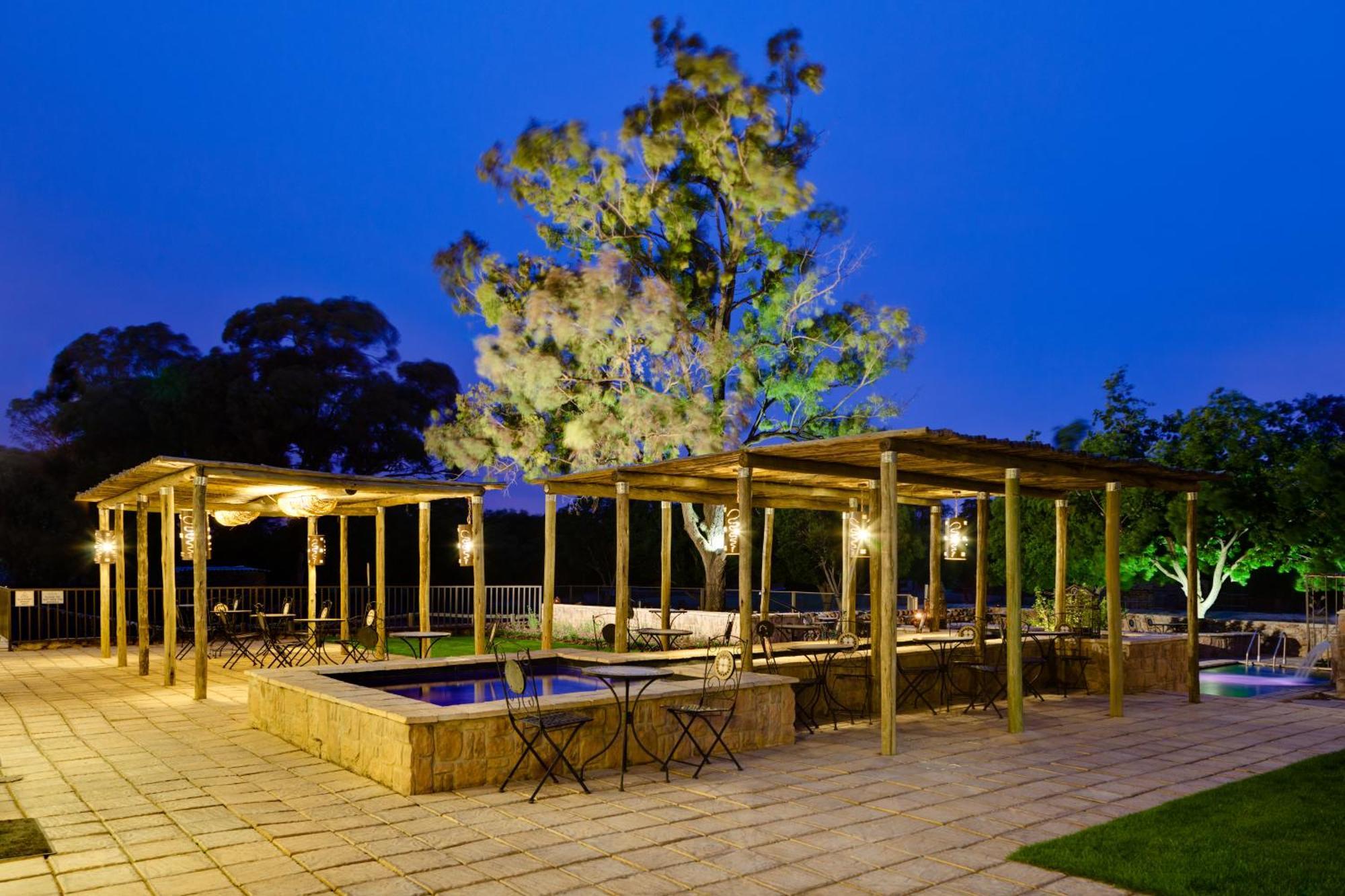 Protea Hotel By Marriott Bloemfontein Willow Lake Exterior foto