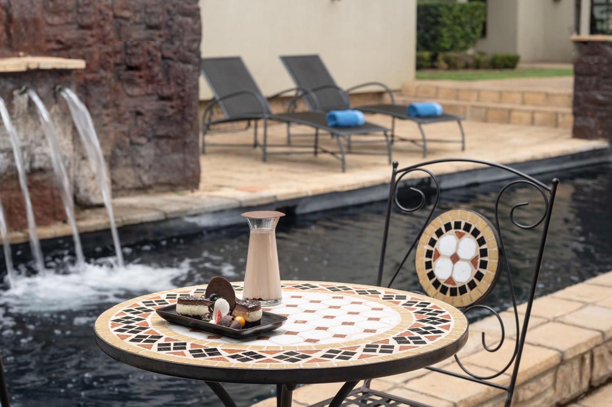 Protea Hotel By Marriott Bloemfontein Willow Lake Exterior foto