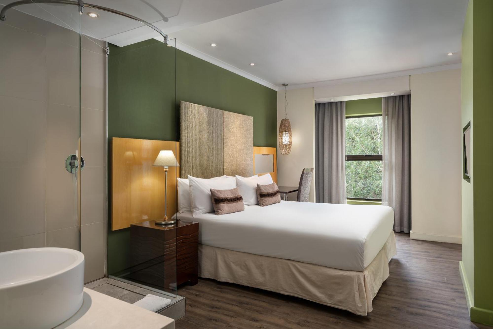 Protea Hotel By Marriott Bloemfontein Willow Lake Exterior foto