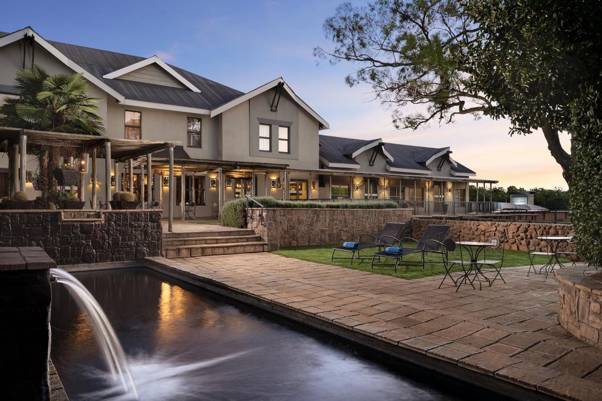 Protea Hotel By Marriott Bloemfontein Willow Lake Exterior foto