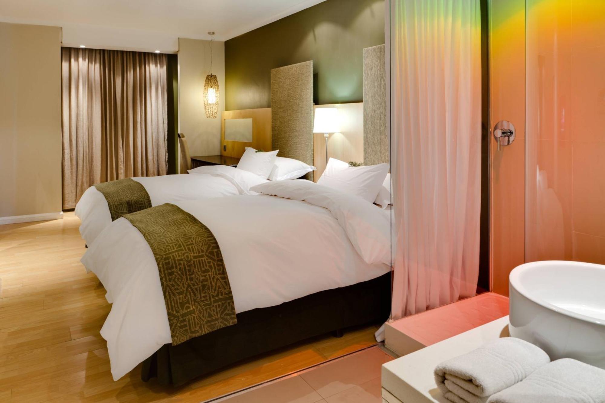 Protea Hotel By Marriott Bloemfontein Willow Lake Exterior foto