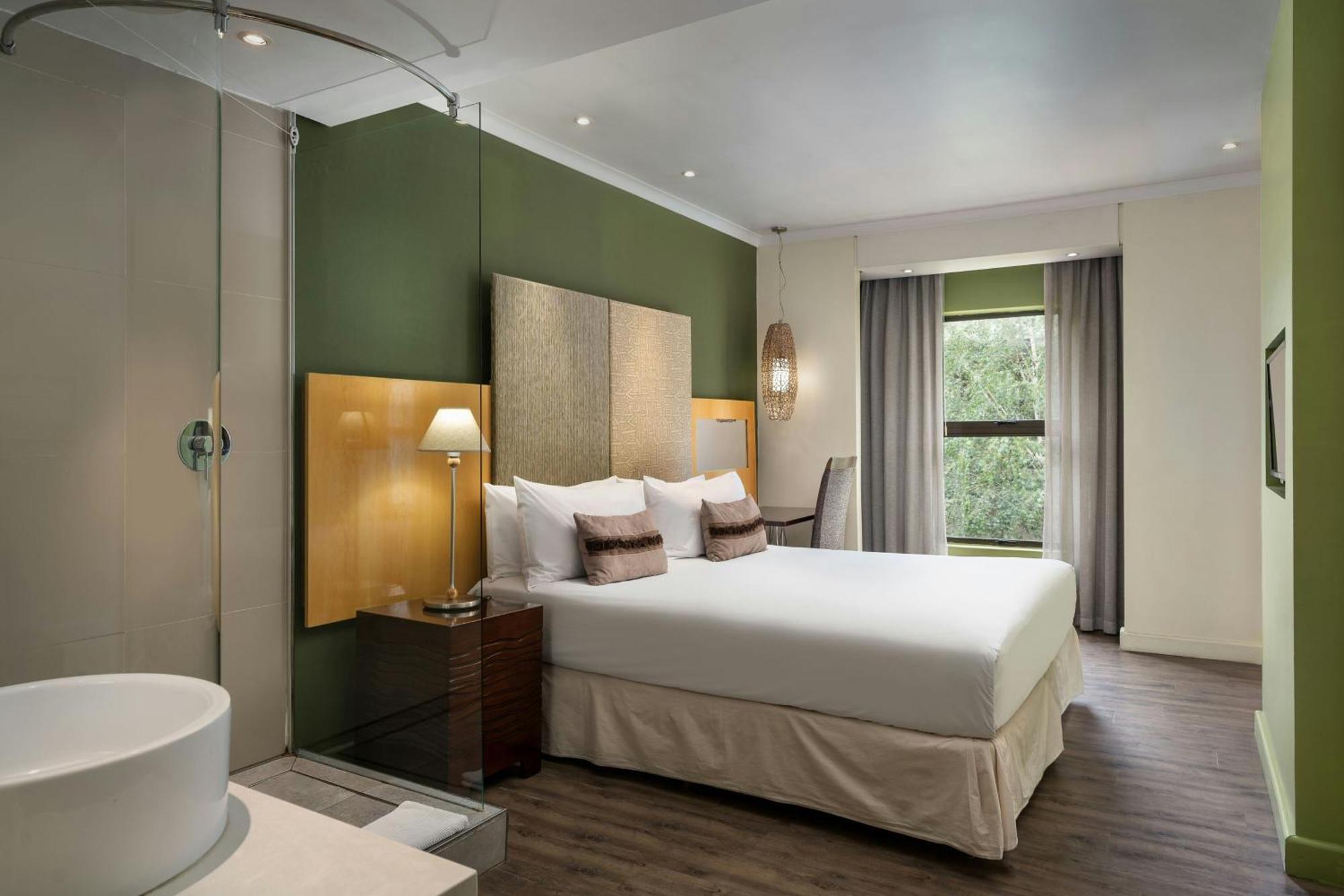 Protea Hotel By Marriott Bloemfontein Willow Lake Exterior foto