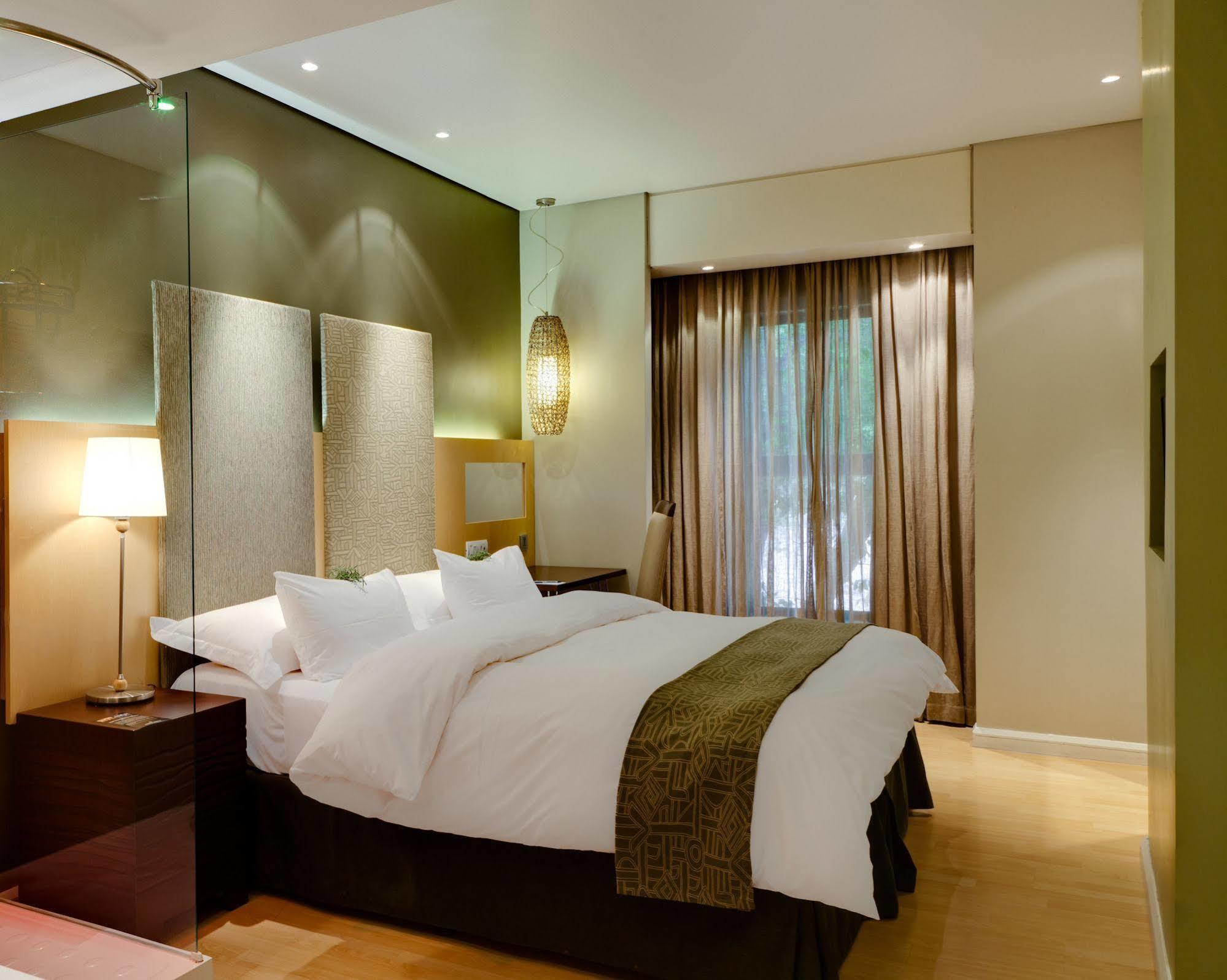 Protea Hotel By Marriott Bloemfontein Willow Lake Exterior foto